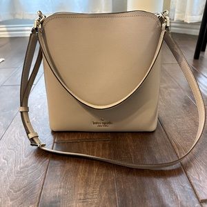 Like new! Kate spade Darcy, medium bucket crossbody